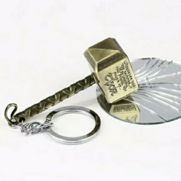 🆕️Thor hammer keychain in silver - Picture 3 of 6